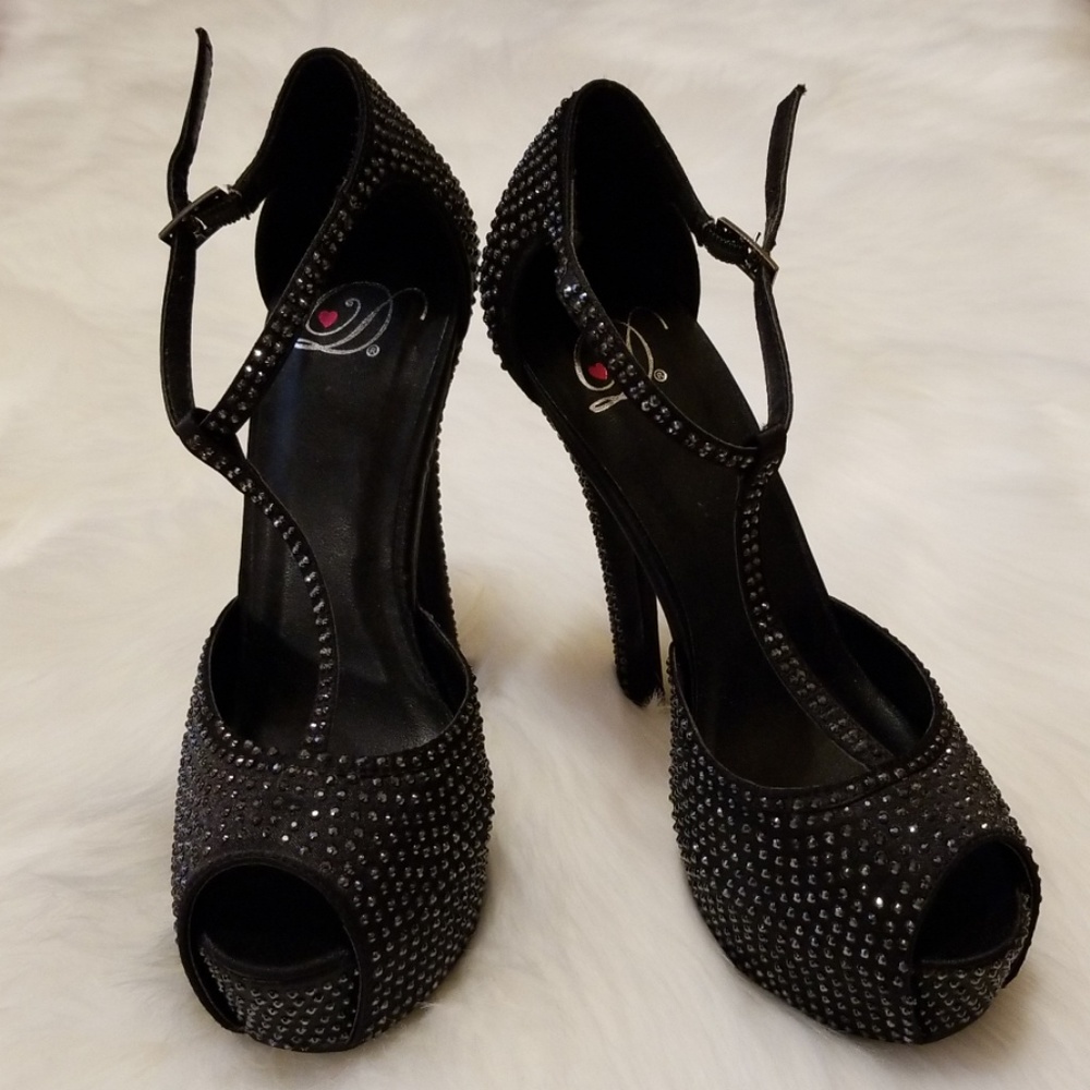 Bling T strap heels 😍